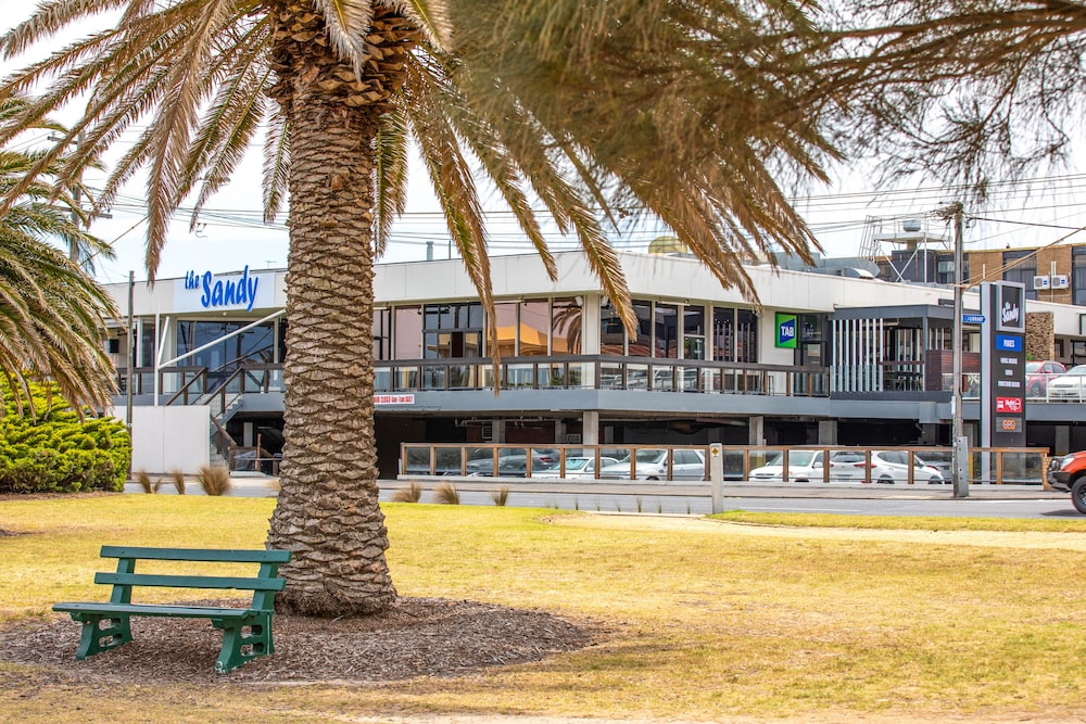 Hotel Nightcap at Sandringham Hotel - Image 1