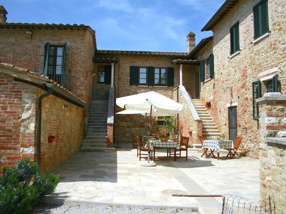 Lovely Farmhouse in Asciano With Swimming Pool photo 3