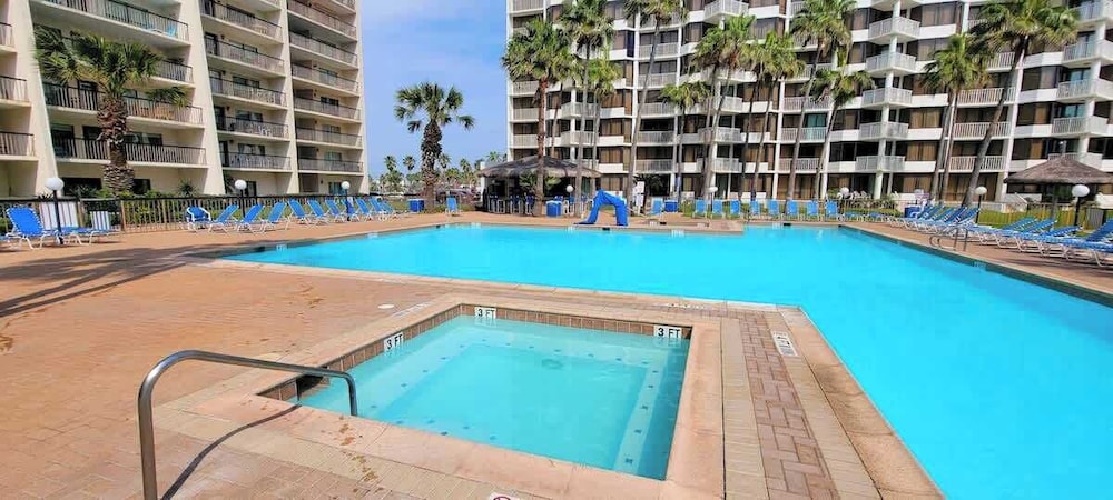 Beachfront Hotspot - New Furnishings - Pool - 1st Floor
