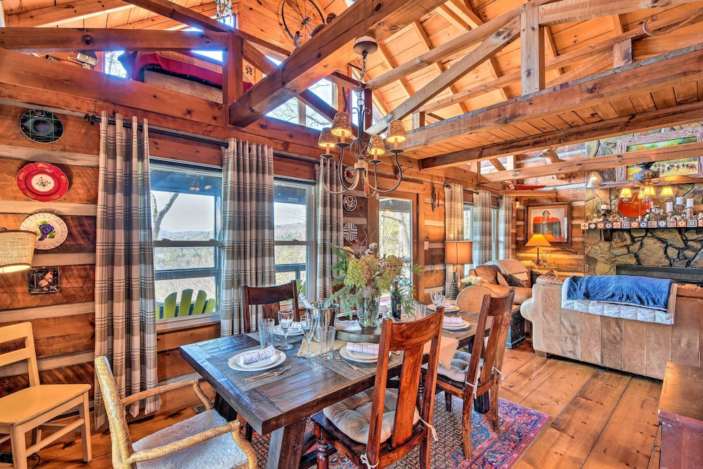 Cherry Log Mountain Cabin: Hot Tub,fire Pit + More view 4