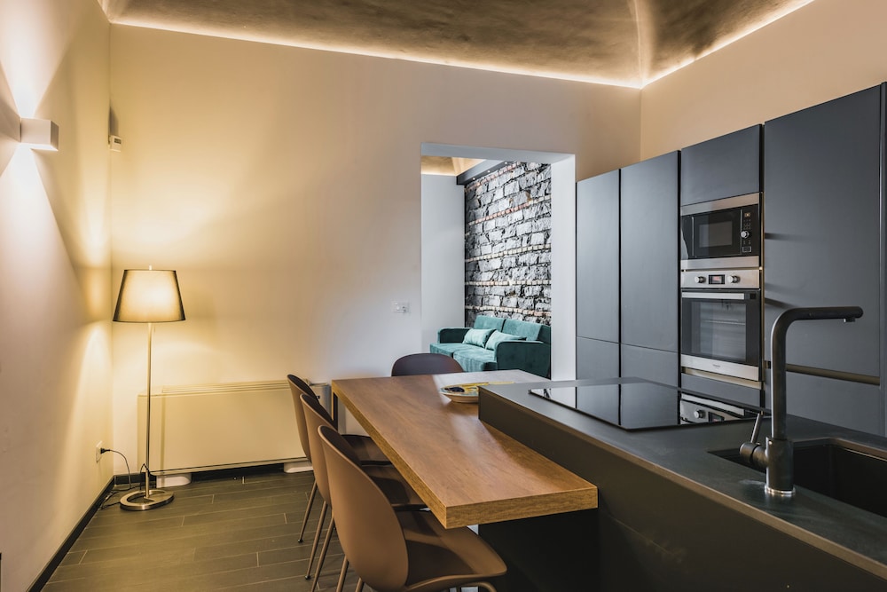 Leone Apartment with Garden