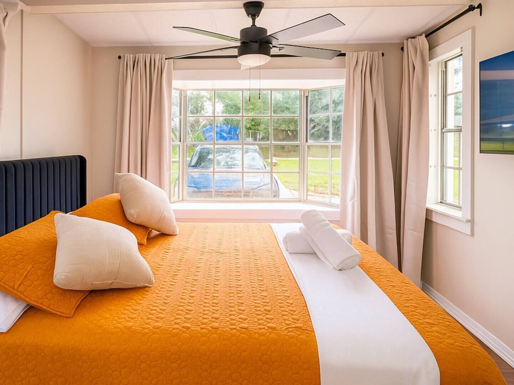 Modern Studio Escape 10min to Legoland