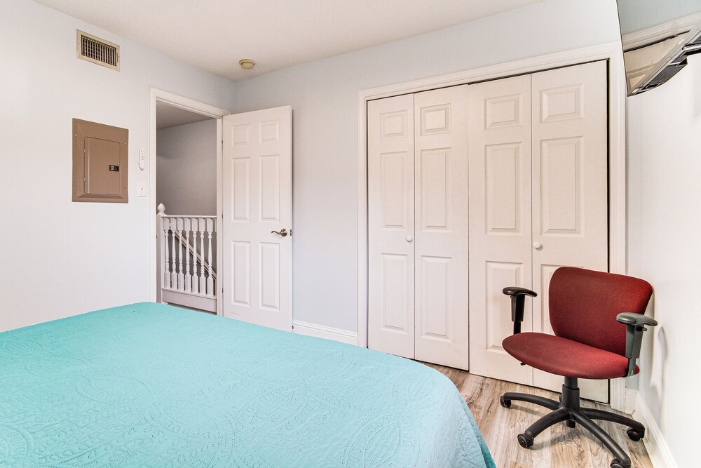 Walk to Gulf Coast: Biloxi Condo w/ Pool Access