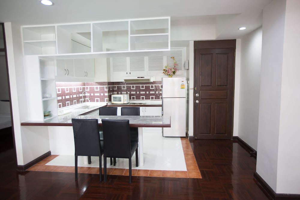 Le Vanvarothai Saladaeng Residence