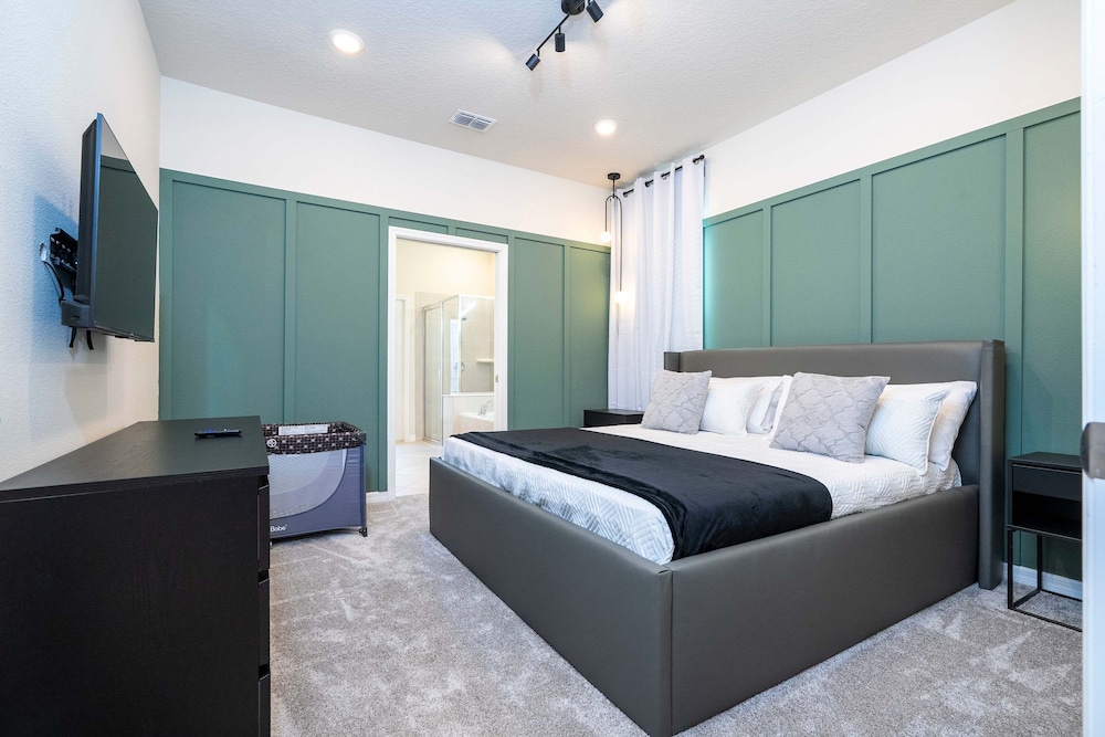 Luxury 7Bd Close to Disney With Pool and Spa at Windsor Cay 16218