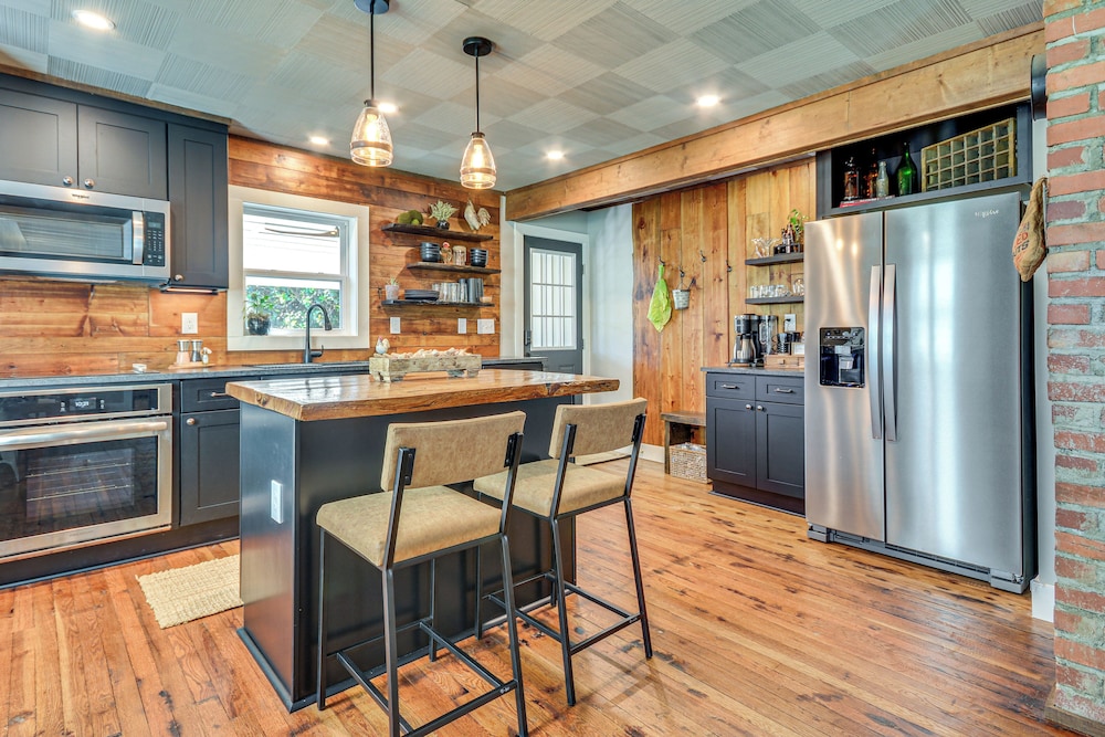 Cozy Cottage: Nature-filled Winston-salem Retreat!