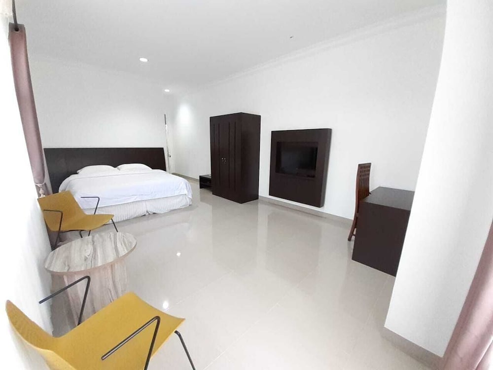 Aries Biru Hotel & Villa