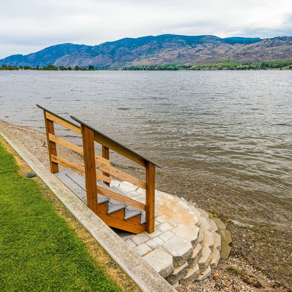 Linger Longer Lakeside Cottage