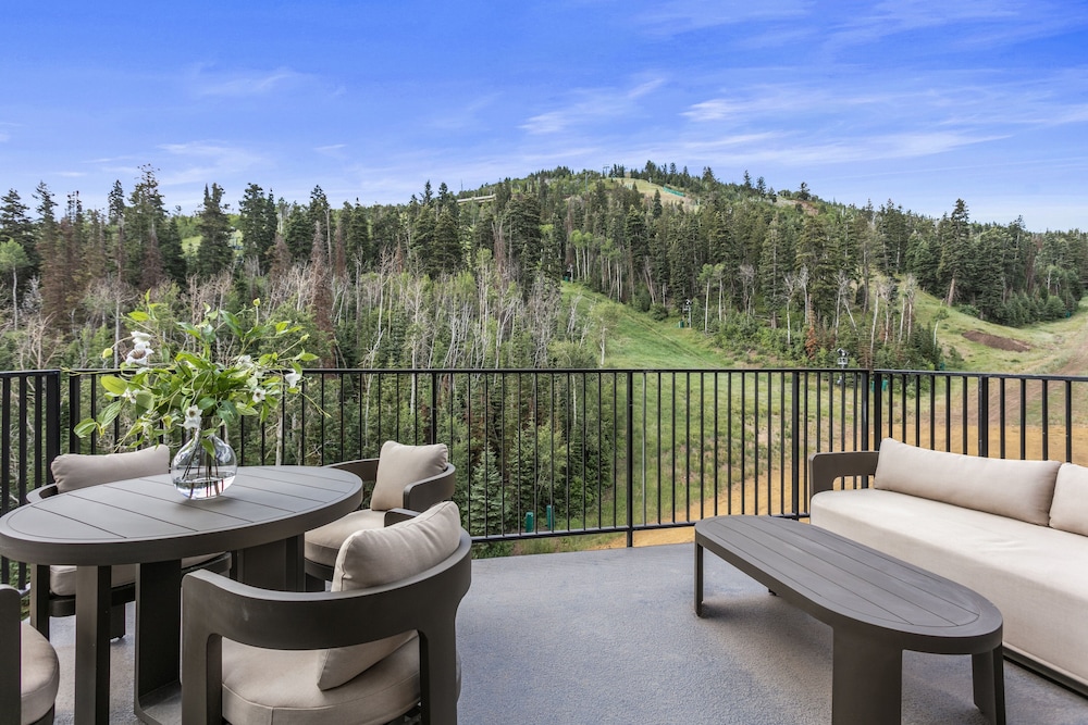 2505 Founders Place - Three Bedroom Deluxe 3 Condo