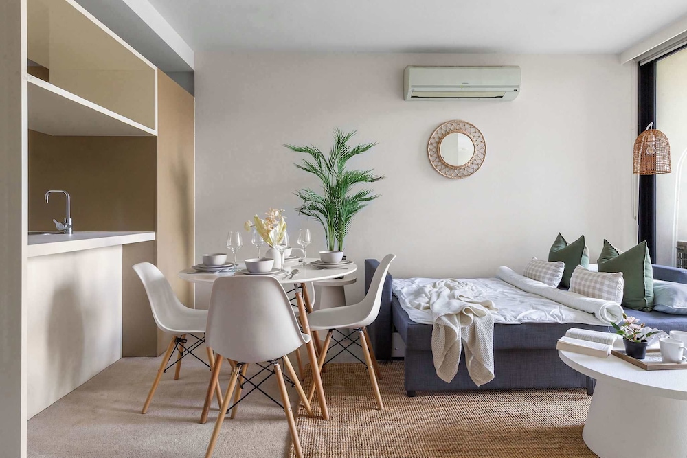 Serene 2BR Apartment in the Heart of Melbourne