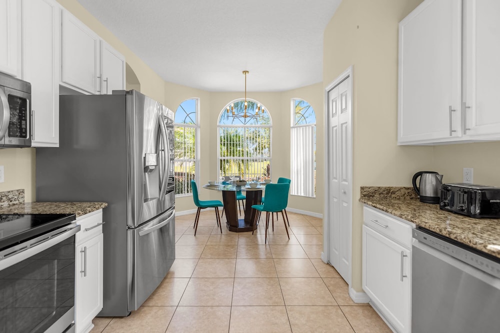 Upstay: Crystal Cove Resort Villa w/ Pool & Games