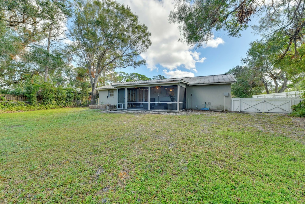 Near Beaches + Downtown: Sarasota Home w/ Lanai
