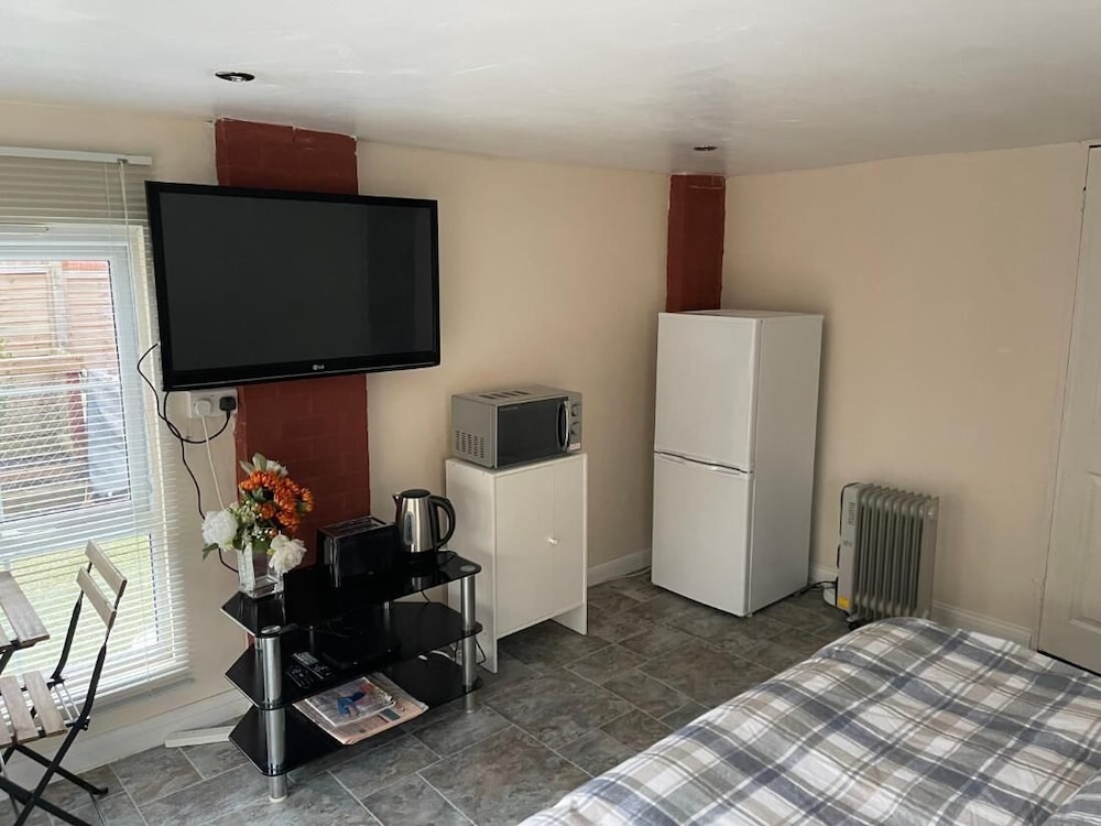 A Furnished Ensuite Apartment for Rent in Patchway view 3