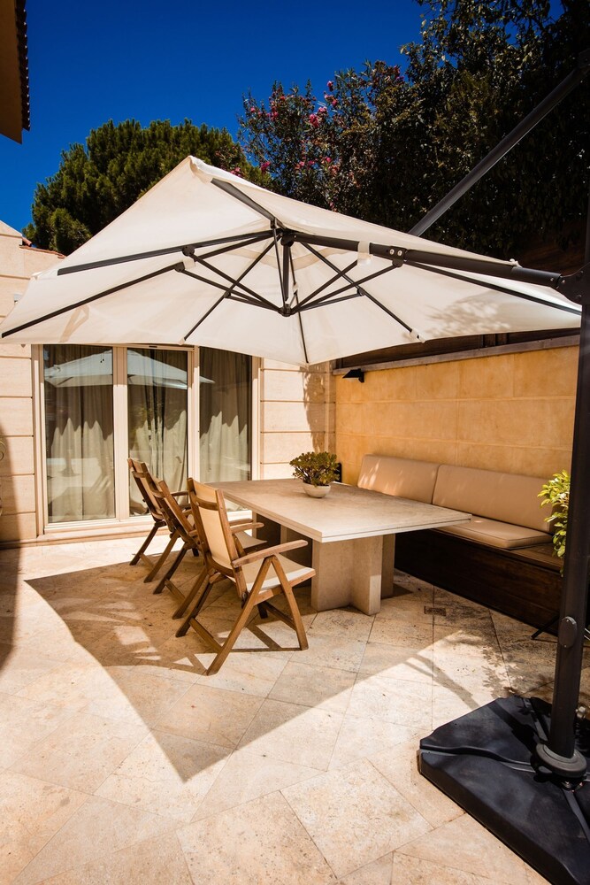 South Blue Tranquil Villa