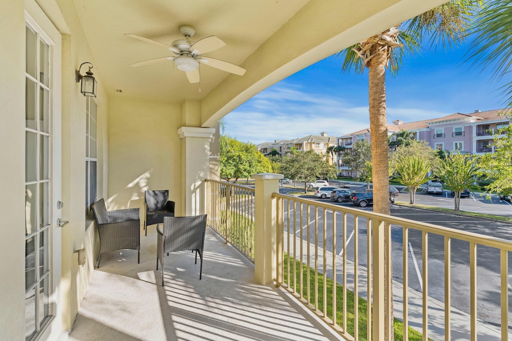 5049 Shoreway Loop #203