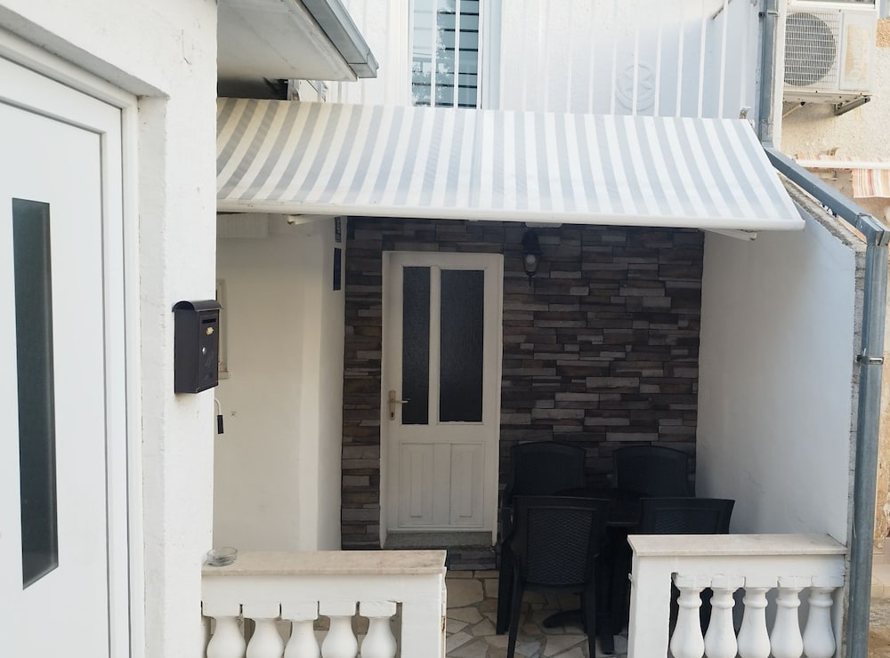 Apartment Leo Povile