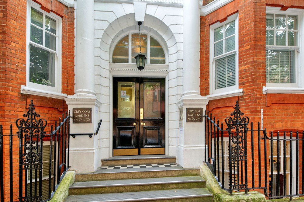Westminster Retreat by Underthedoormat