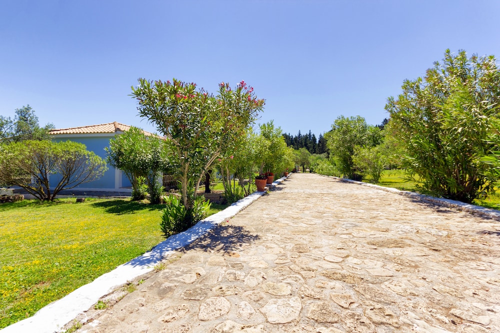 Liuba Houses