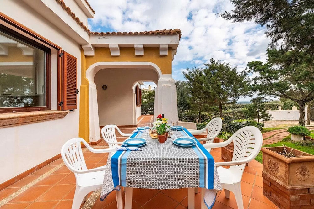 Amazing Detached Villa for 8 Guests Near Stintino