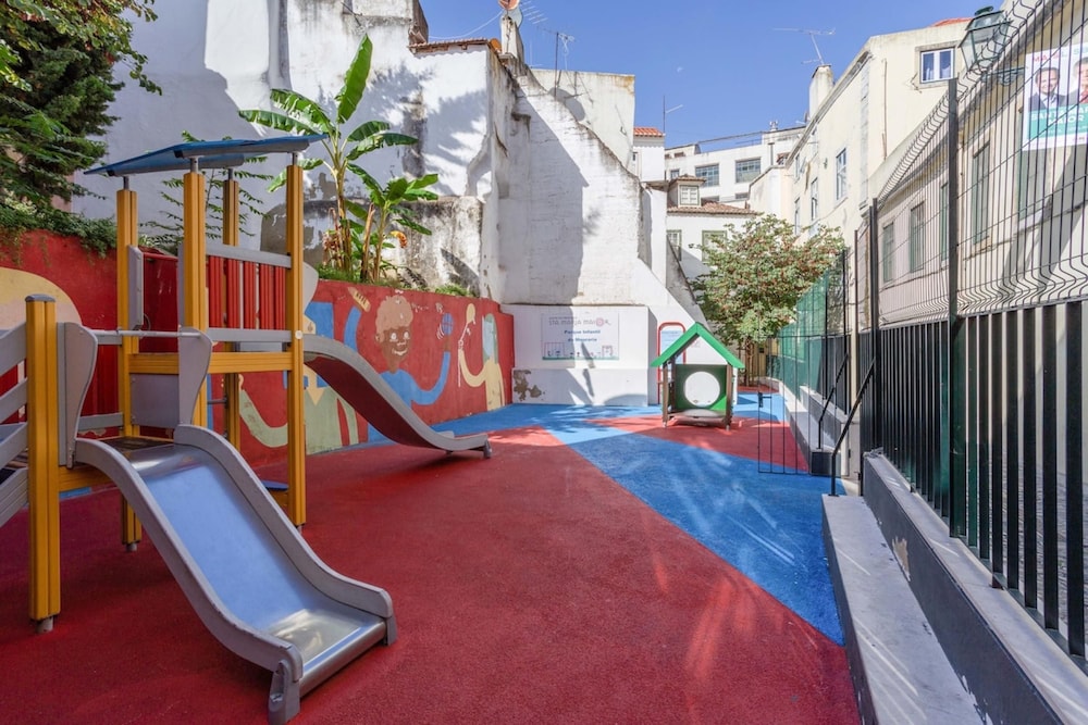Historical Centre Terrace Aircon by LD Apartments