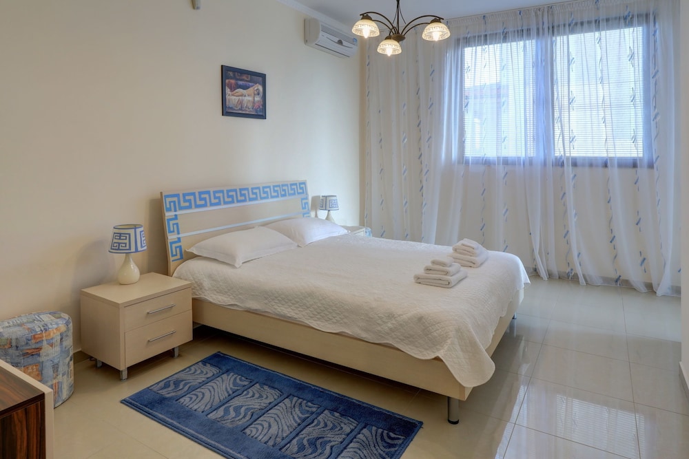 Lighthouse Luxe Estate Apart & Villas