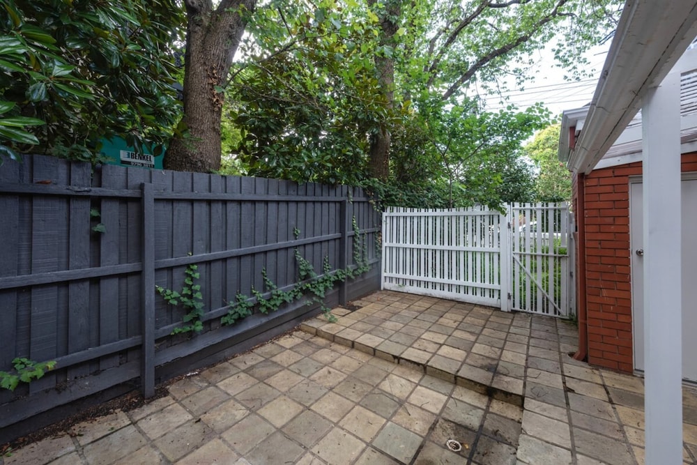 Elegant 2-bedroom House in Prahran w/ Parking!