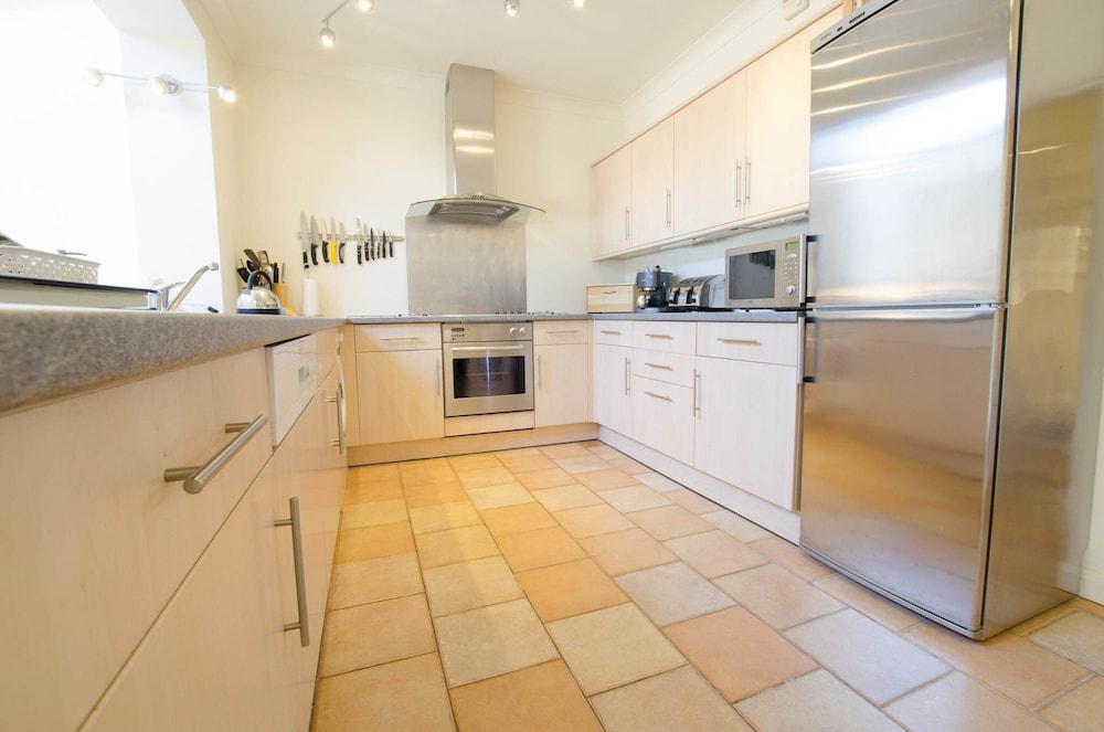 Clifton Court Apt 15 With Heated Pool view 5