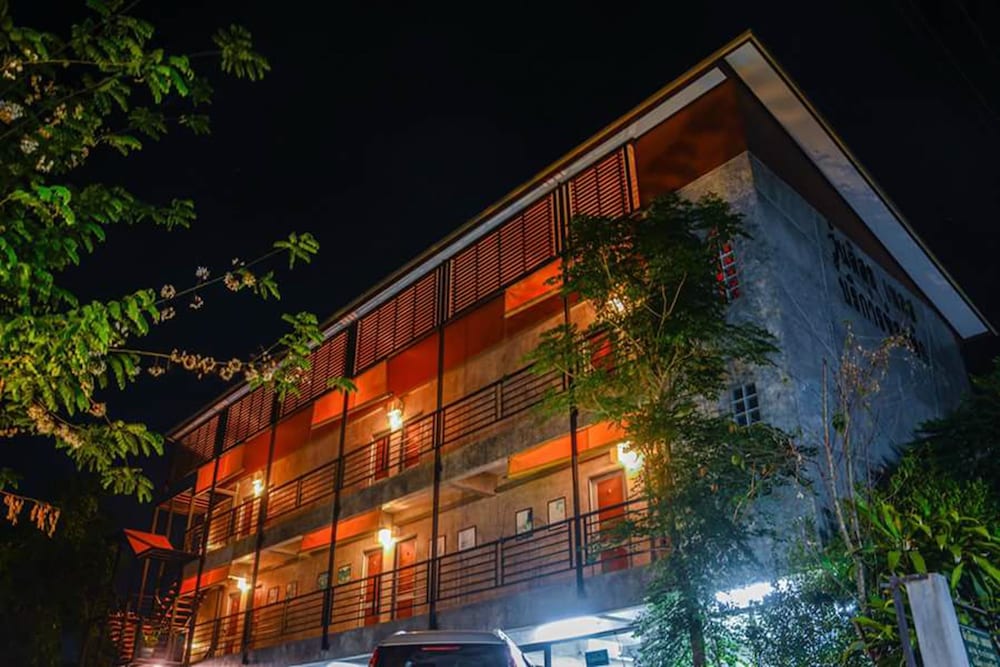 Suntisuk Place