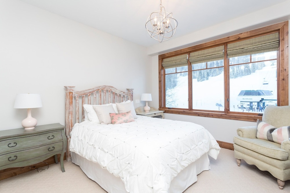 Grand Lodge - Five Bedroom #402 - Ski-in/ski-out 5 Condo