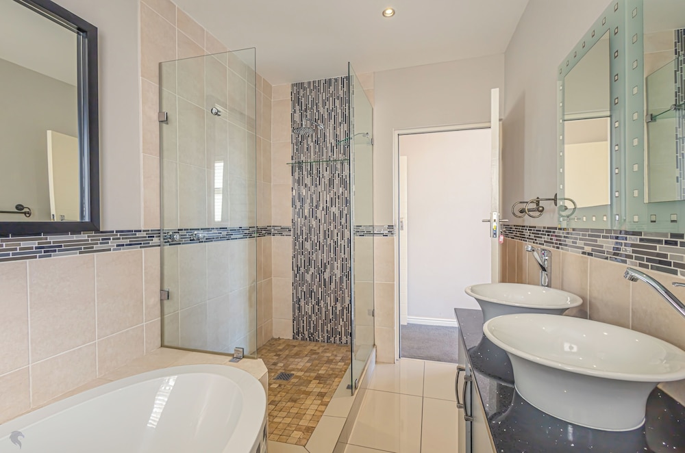 Seasons of Serenity, Langebaan 8-sleeper