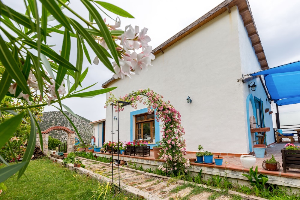 Mavi Keci Otel