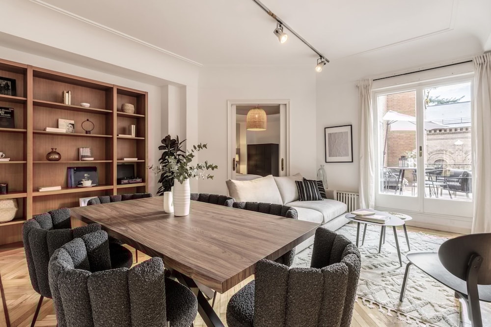 Real - 3 Bedroom and Terrace in Almagro