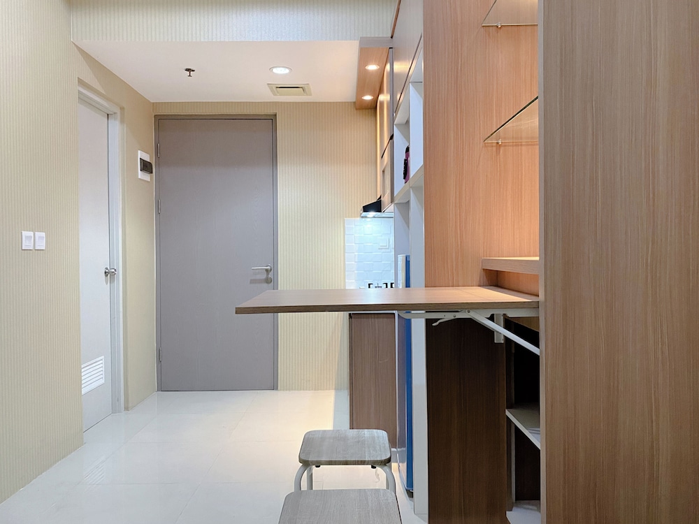 Minimalist And Enjoy Living 1Br Vasanta Innopark Apartment