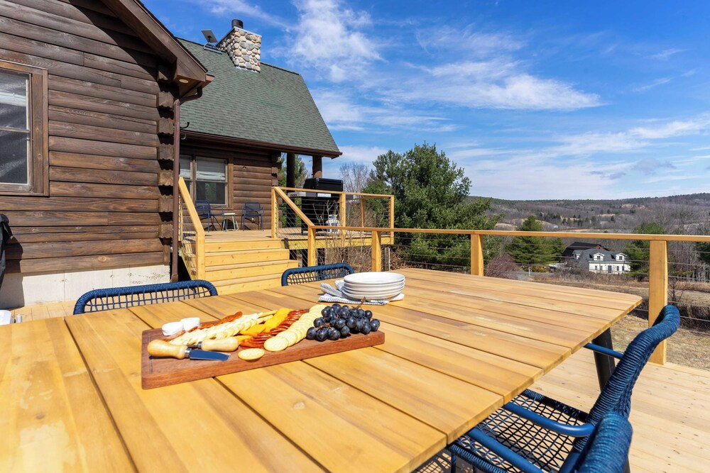 Secluded w/ Deck Views, Hot Tub, & Ping Pong Hudson in the Berks by Avantstay