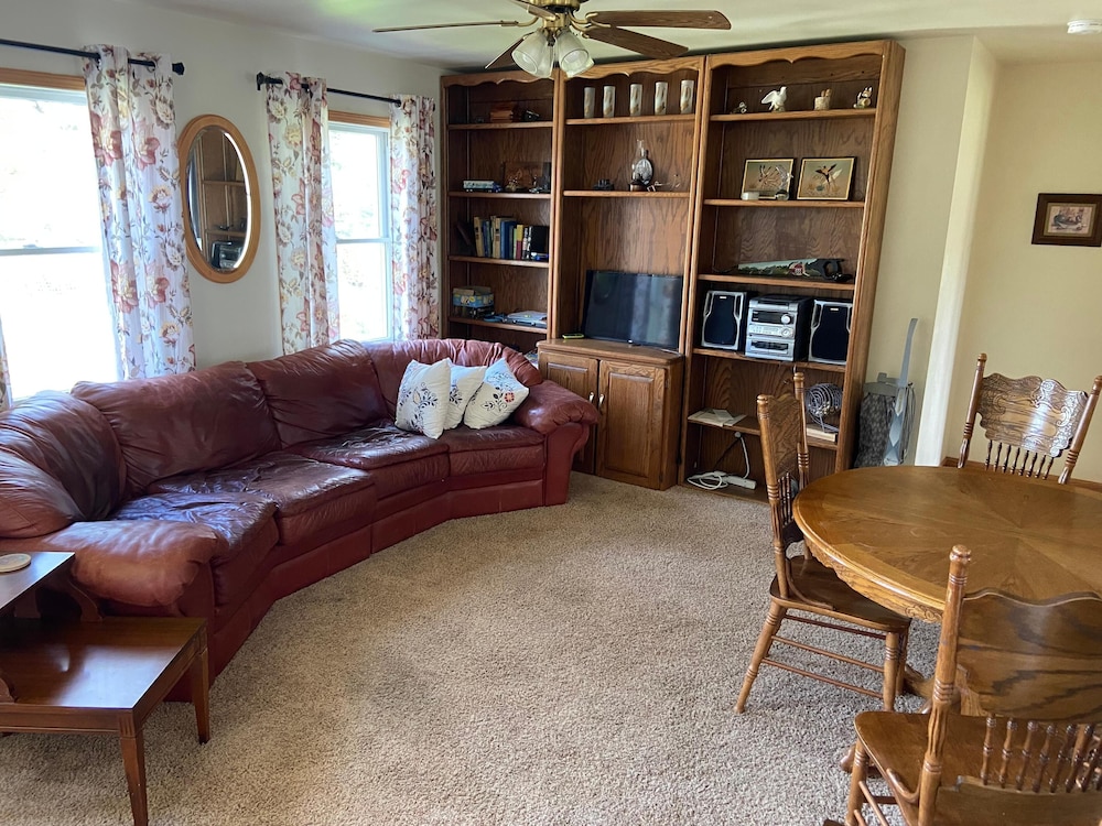 Bloomington Vacations - Large Country Home Pool and hot tub - Property Image 5