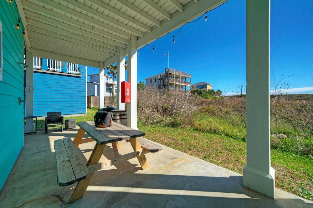Coastal Soiree Ocean Views, Game Room, & Steps From Port Aransas Beaches