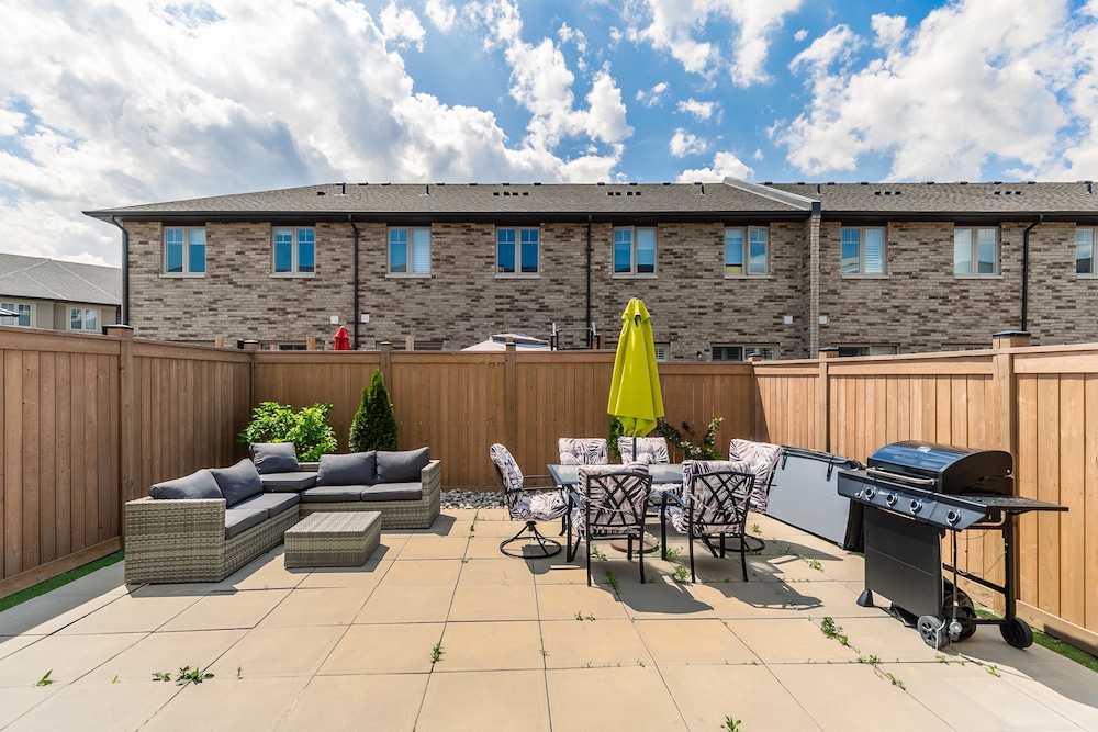 GLOBALSTAY. Waterfront 5BR Townhouse. Private HOT TUB, Gym, Sauna - Property Image 4