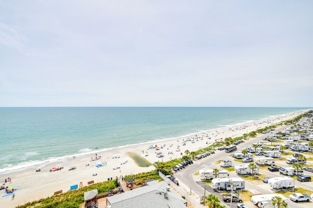 Shore & Pool Access: Resort Condo in Myrtle Beach!