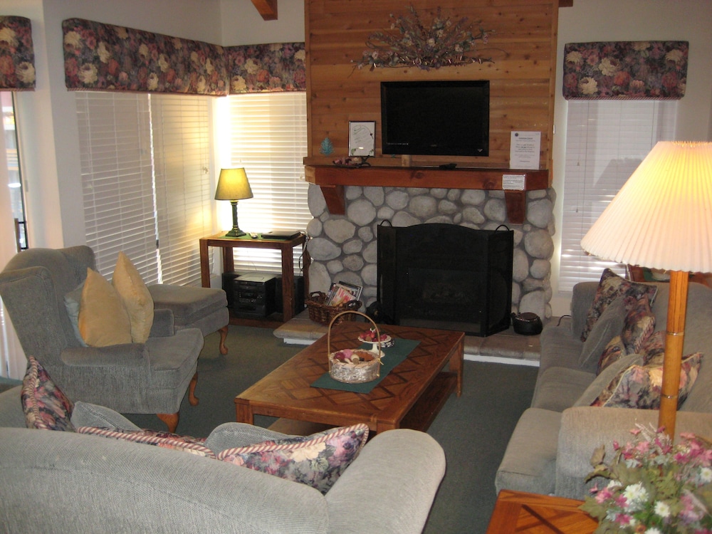 Val d'Isere by Mammoth Reservation Bureau