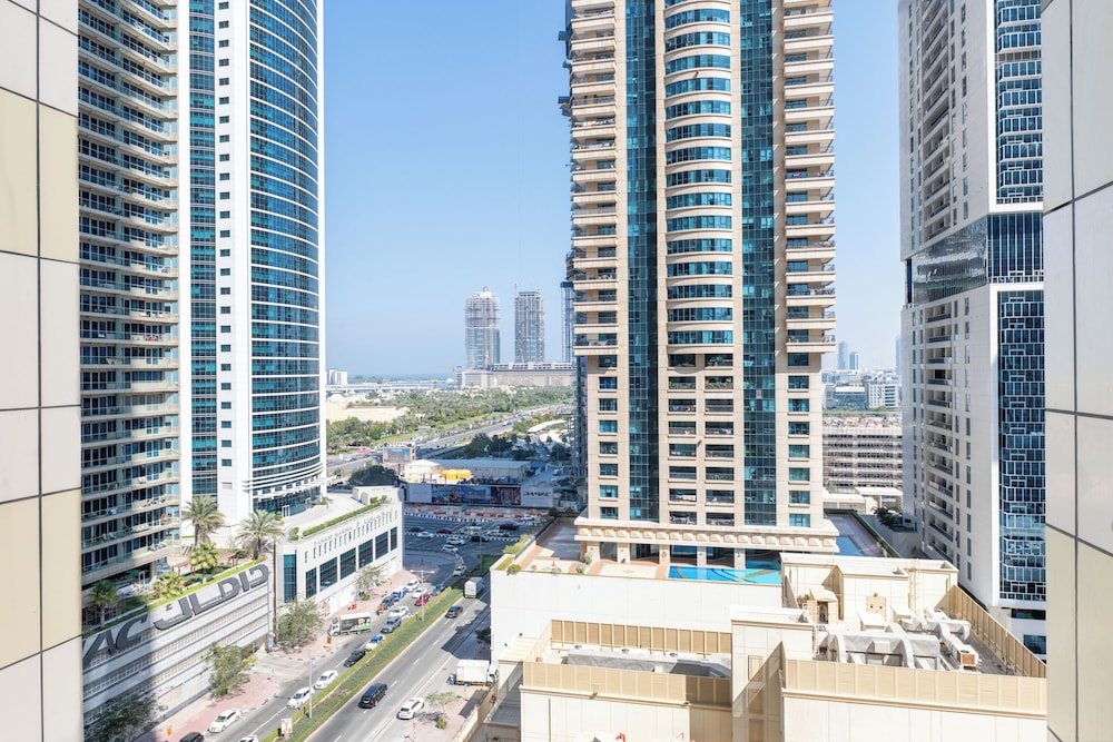 Upgraded 1BR in Marina - Calming Views