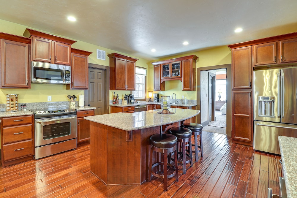 Spacious Manitou Home w/ Views in Central Location view 5