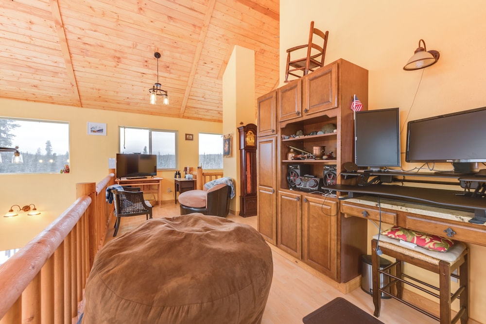 5 Mi to Kasilof River: Forest-view Retreat w/ Deck