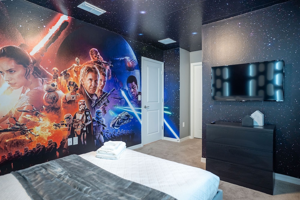 Fun and Relax 10 Bed Home Pool Themed Rooms