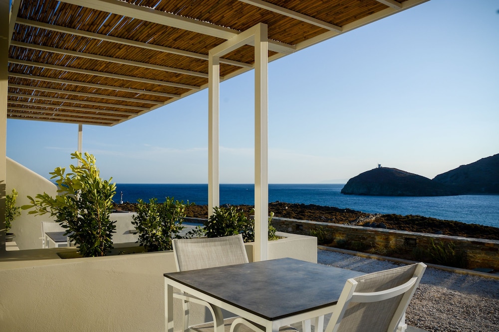 Pharos Apartments photo 2