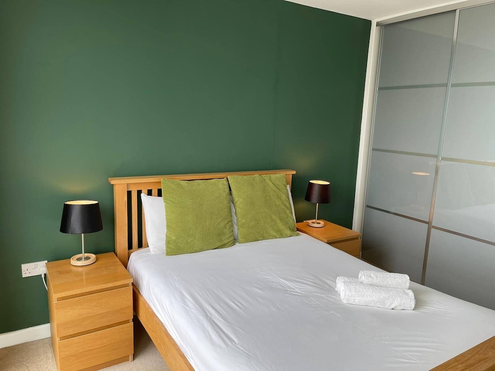 Milton Keynes City Center 2 bed view 5