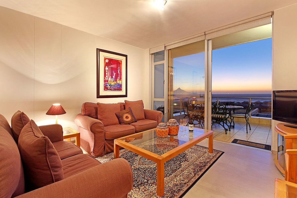 Dolphin Beach H108