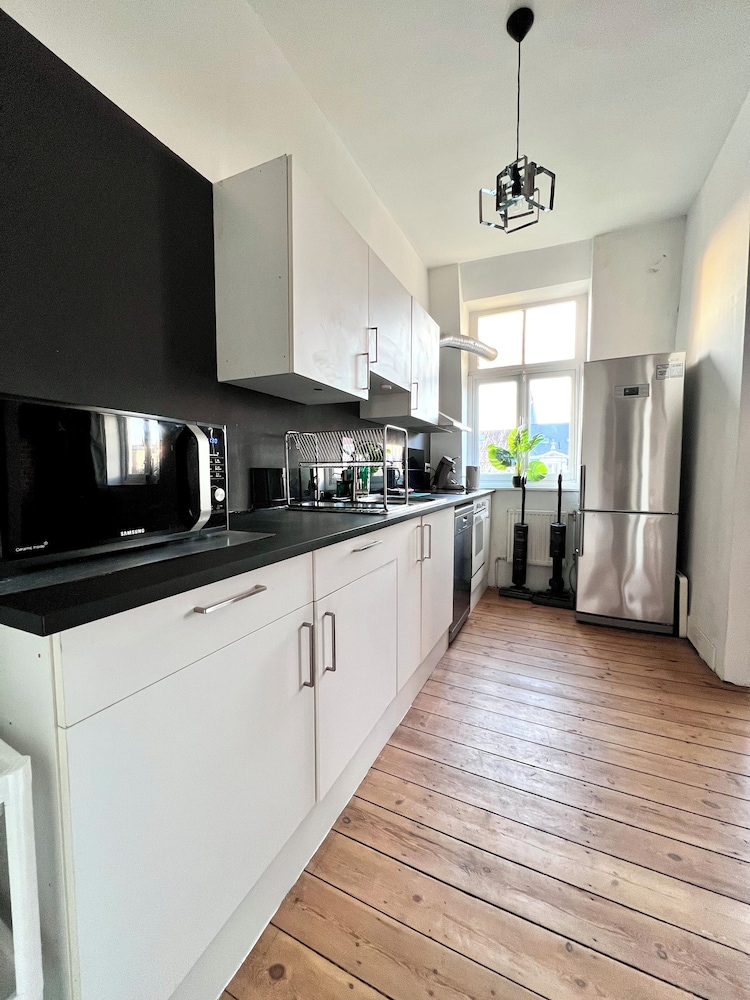 Spacious Family Apartment Midi