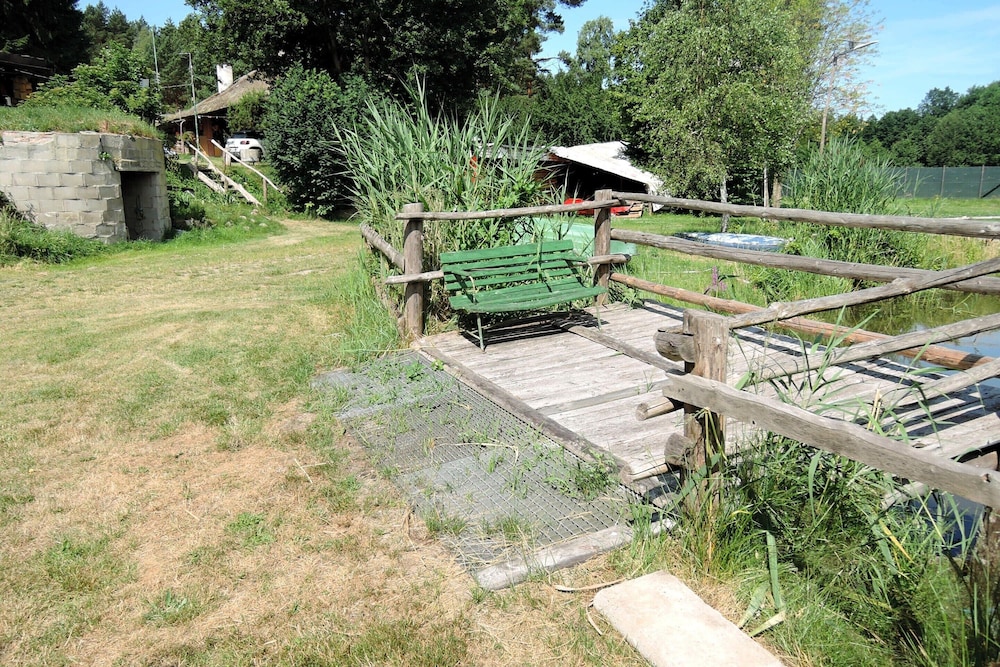 Lakeside Getaway With Family Amenities