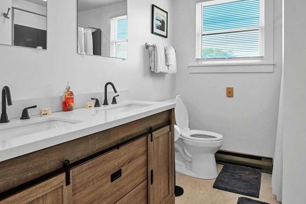 Charming 3br Home In Nantucket's Natural Beauty 3 Bedroom Home