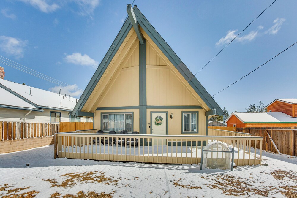 7 Mi to Big Bear Lake: A-frame Home w/ Deck!